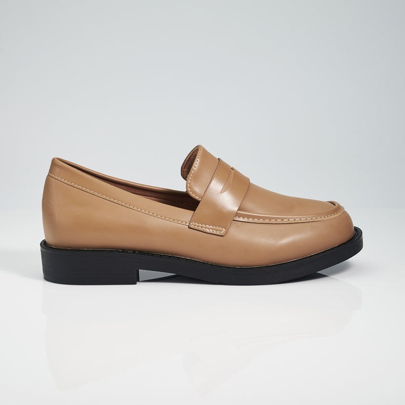 Load image into Gallery viewer, Ladies Low Heel Slip On Loafers
