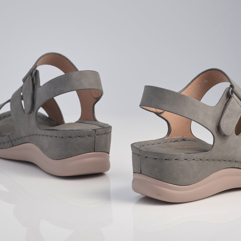 Load image into Gallery viewer, Hook Loop Strap Wedge Sandals
